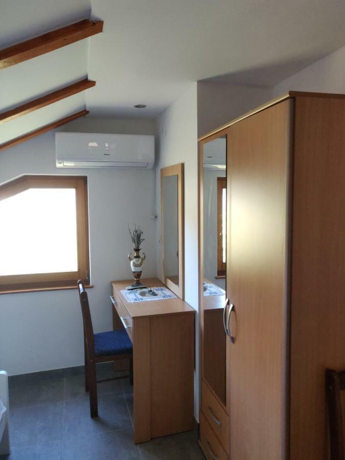Guest House Maslina Vinišće Eksteriør bilde