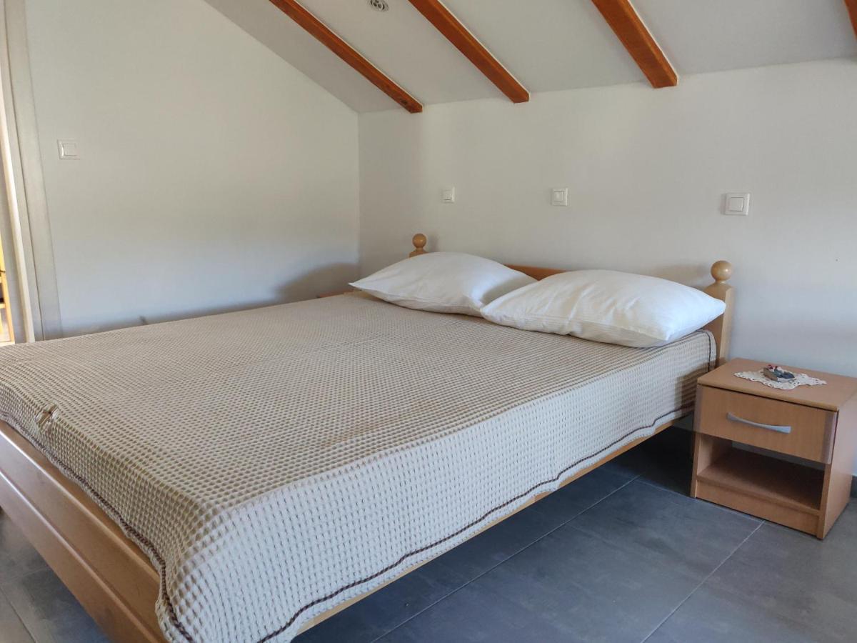 Guest House Maslina Vinišće Eksteriør bilde