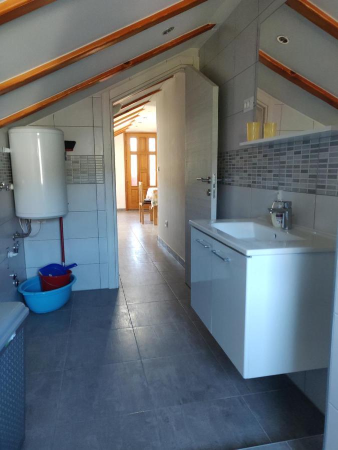 Guest House Maslina Vinišće Eksteriør bilde